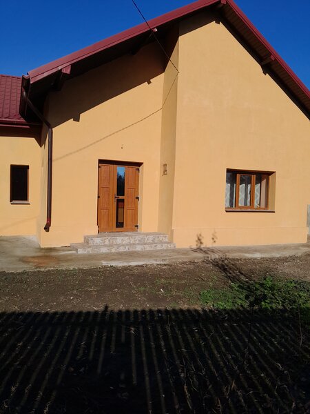 Stolniceni Prajescu vand casa