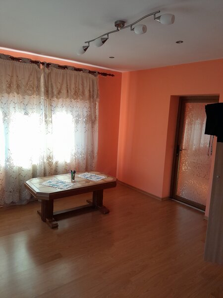 Stolniceni Prajescu vand casa