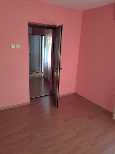 Stolniceni Prajescu vand casa